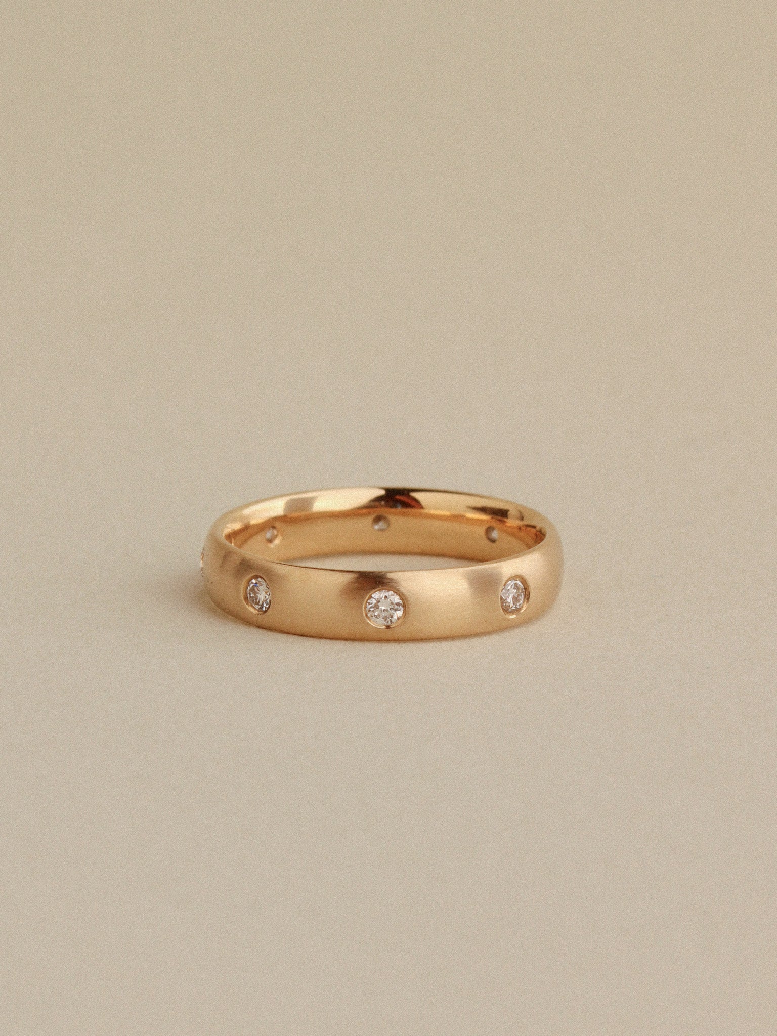 Oval Band with 8 Diamonds
