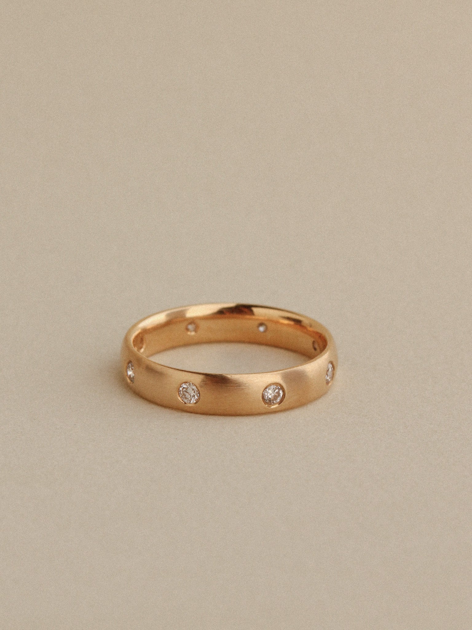Oval Band with 8 Diamonds