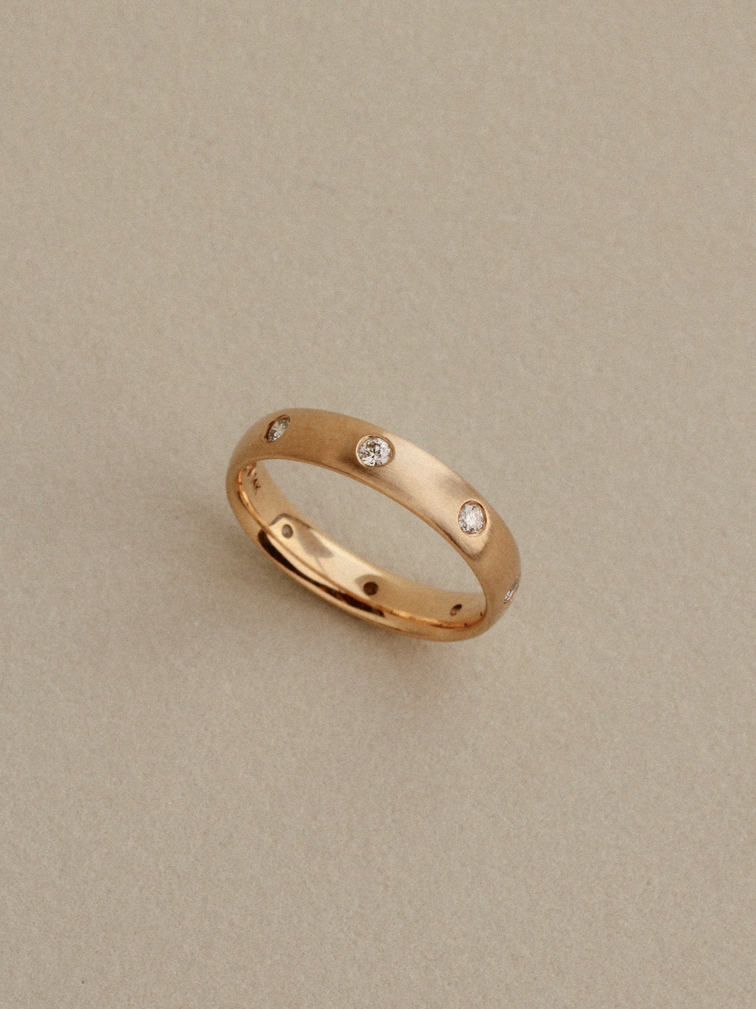 Oval Band with 8 Diamonds