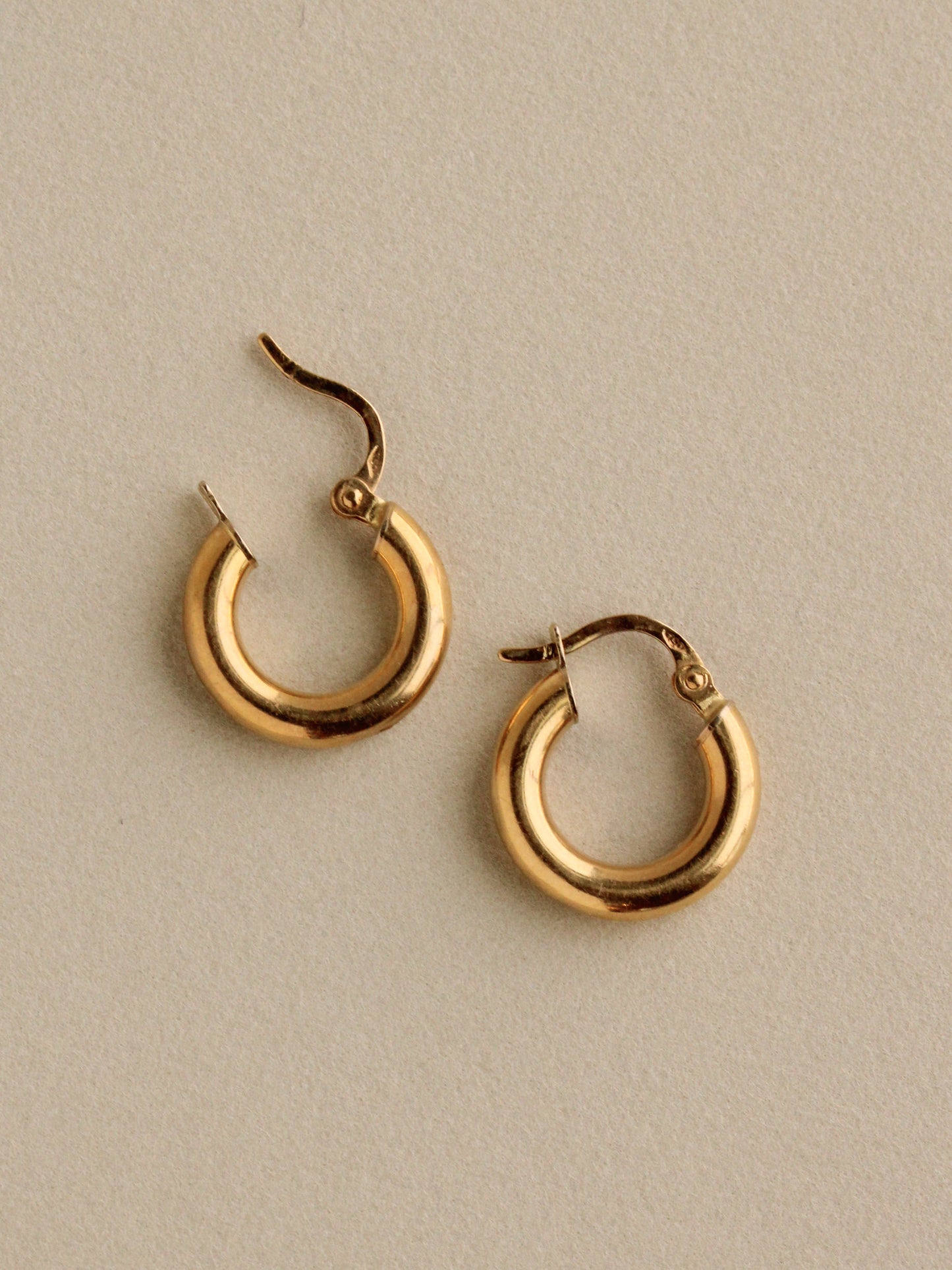 Round Everyday Hoops, 18k