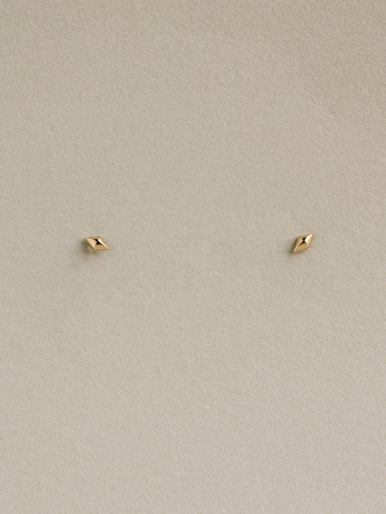 Carreau Studs