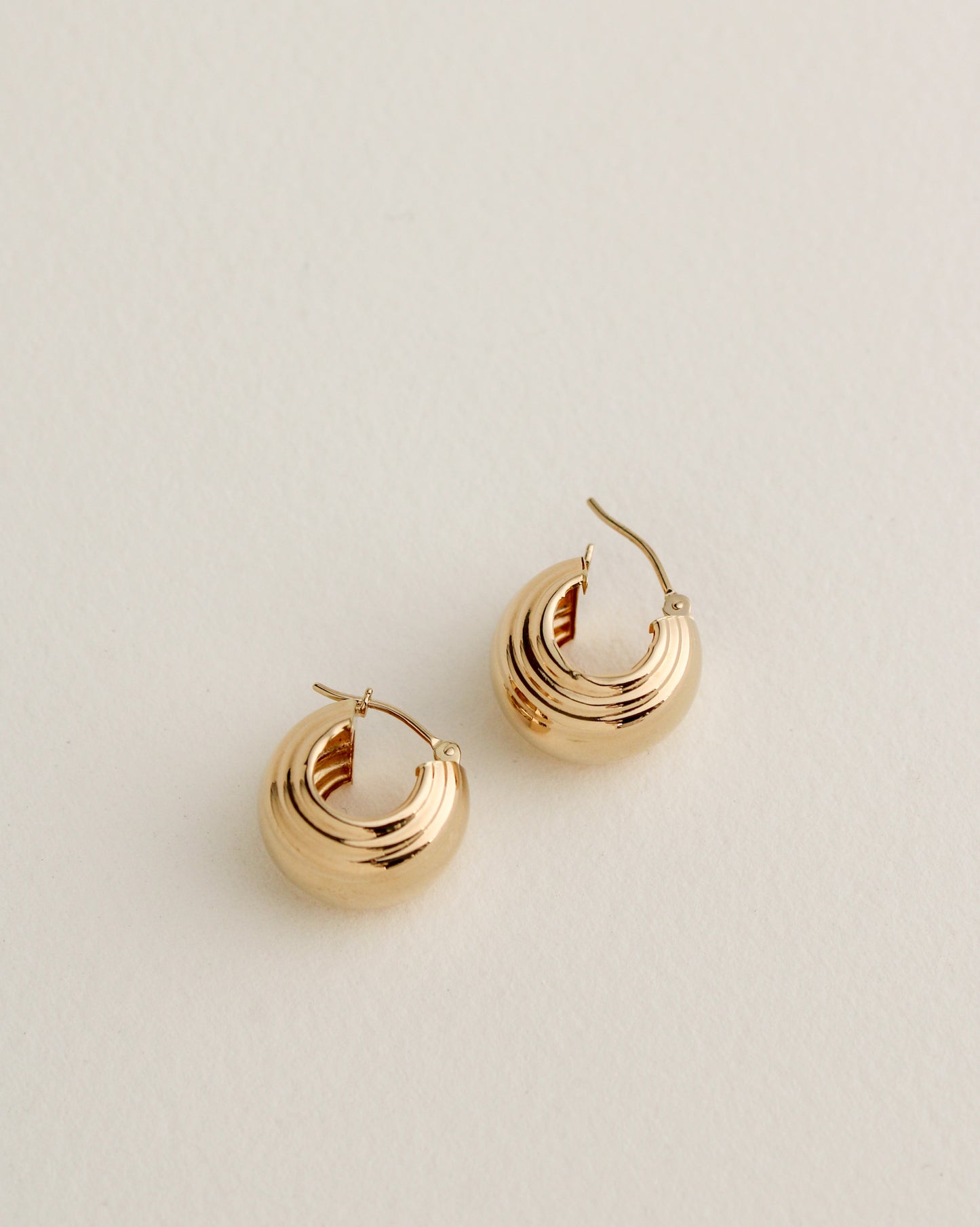 14k Fluted Clicker Hoops