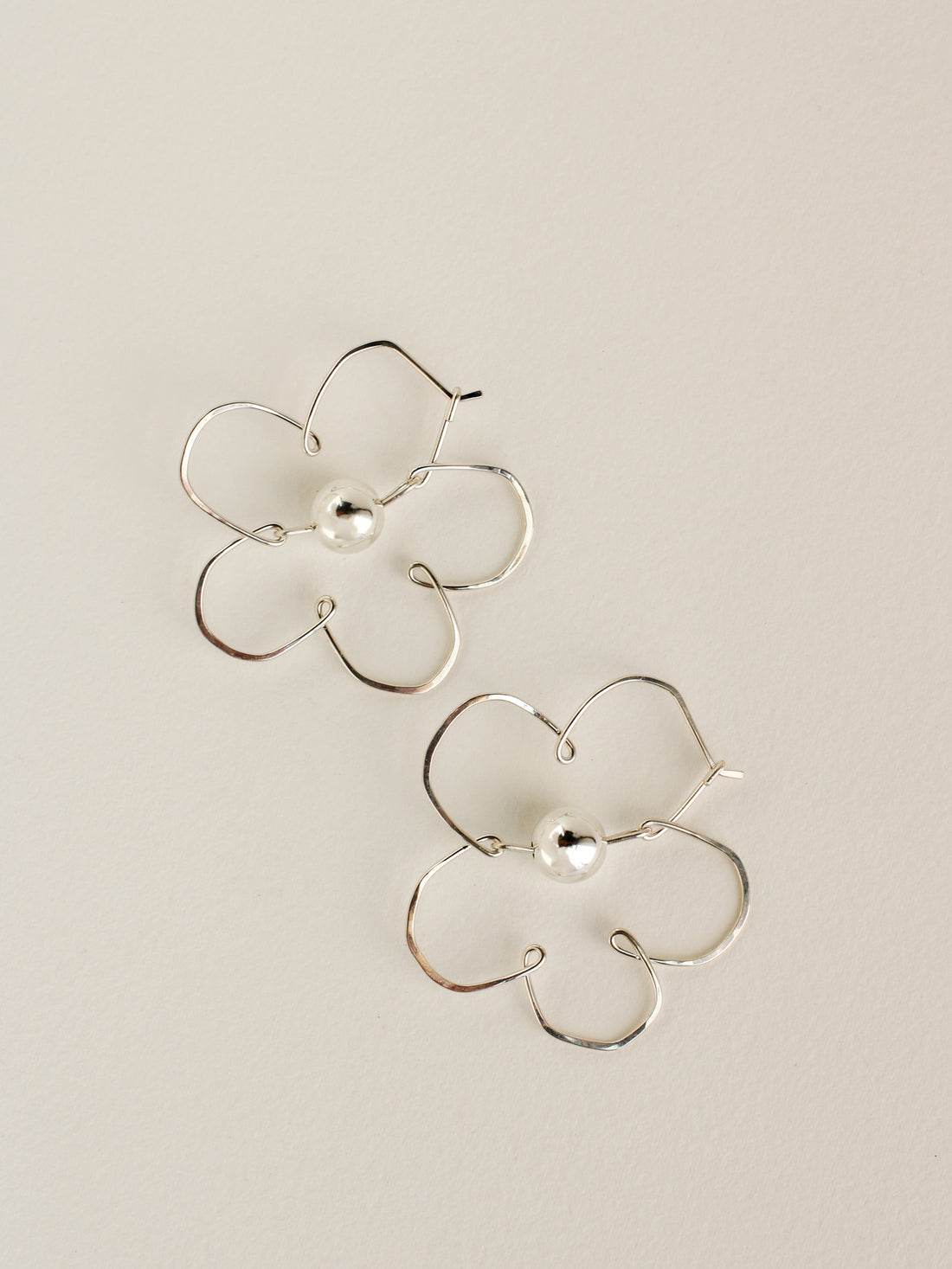 Daisy Earrings in gold