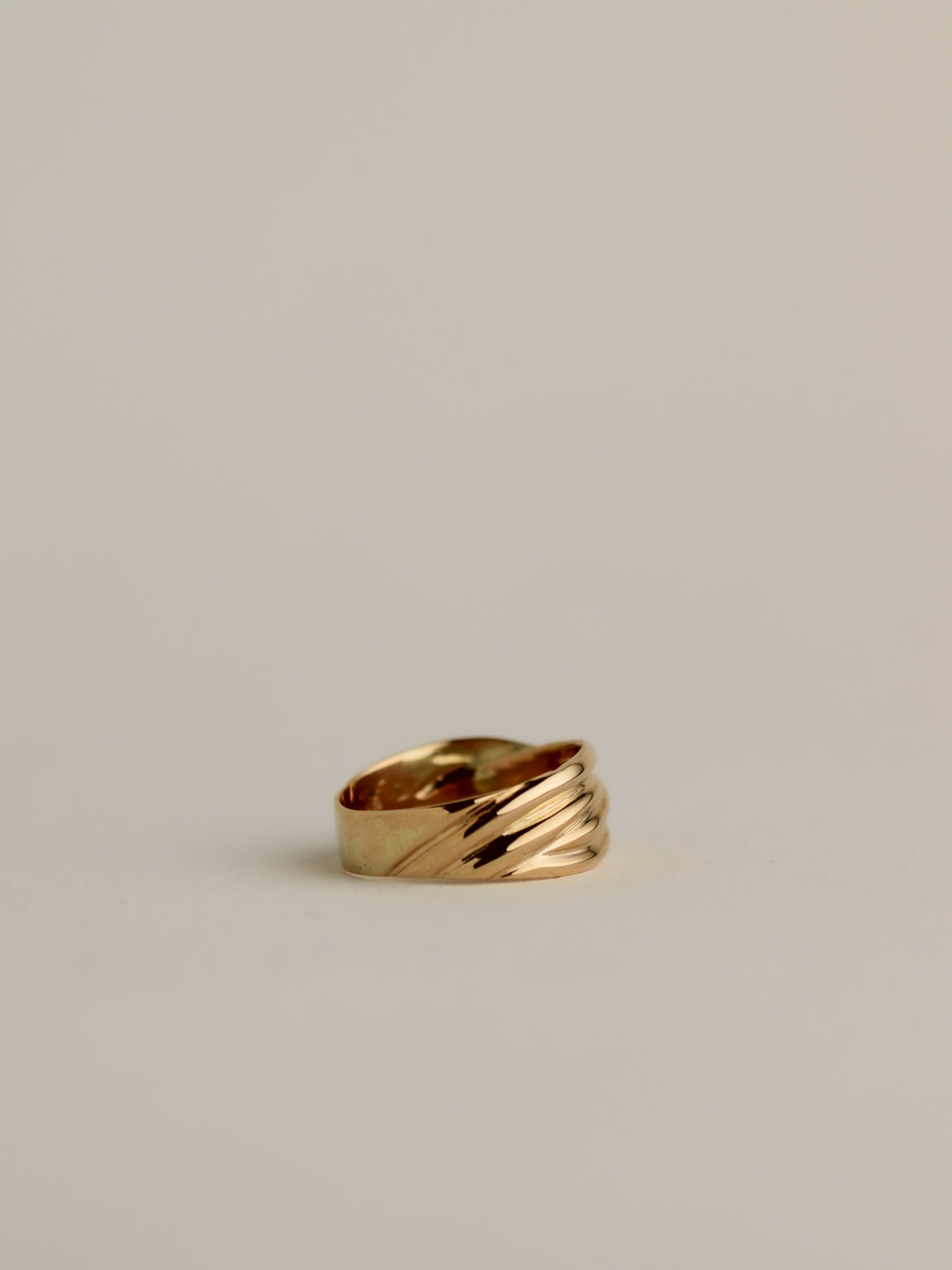 14k Wide Twisted Band
