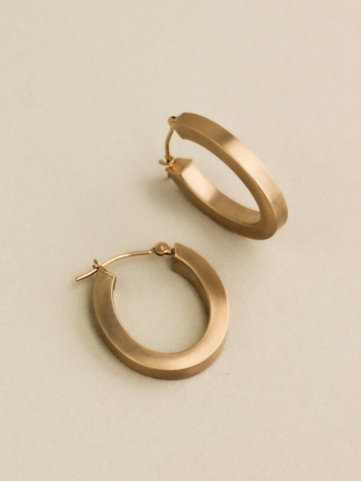 14k Oval Hoop Earrings