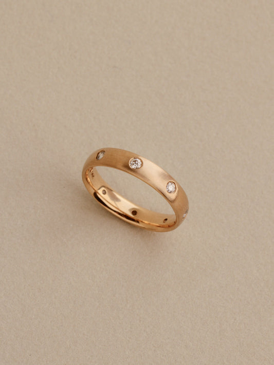 Oval Band with 8 Diamonds, 14k