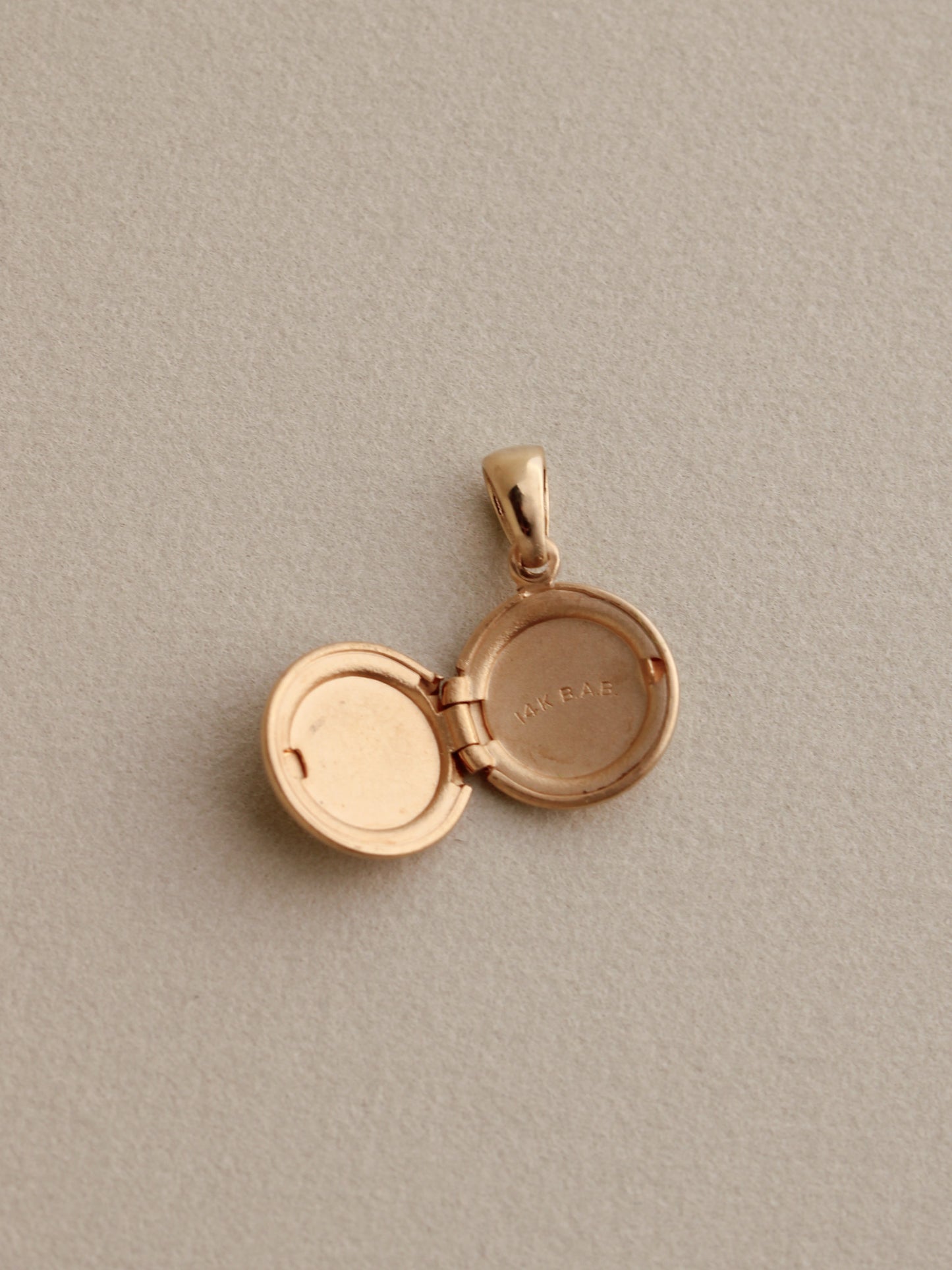 Round Locket, 14k