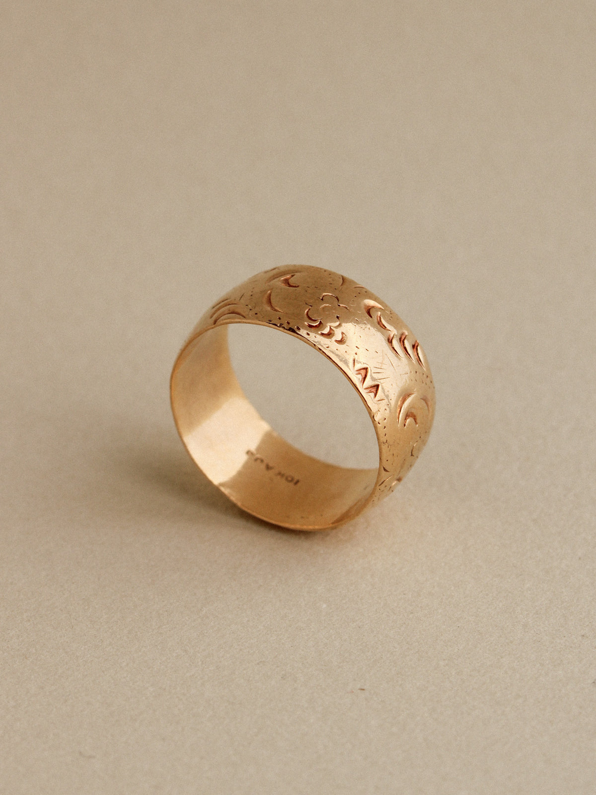 Floral Engraved Cigar Band, 10k