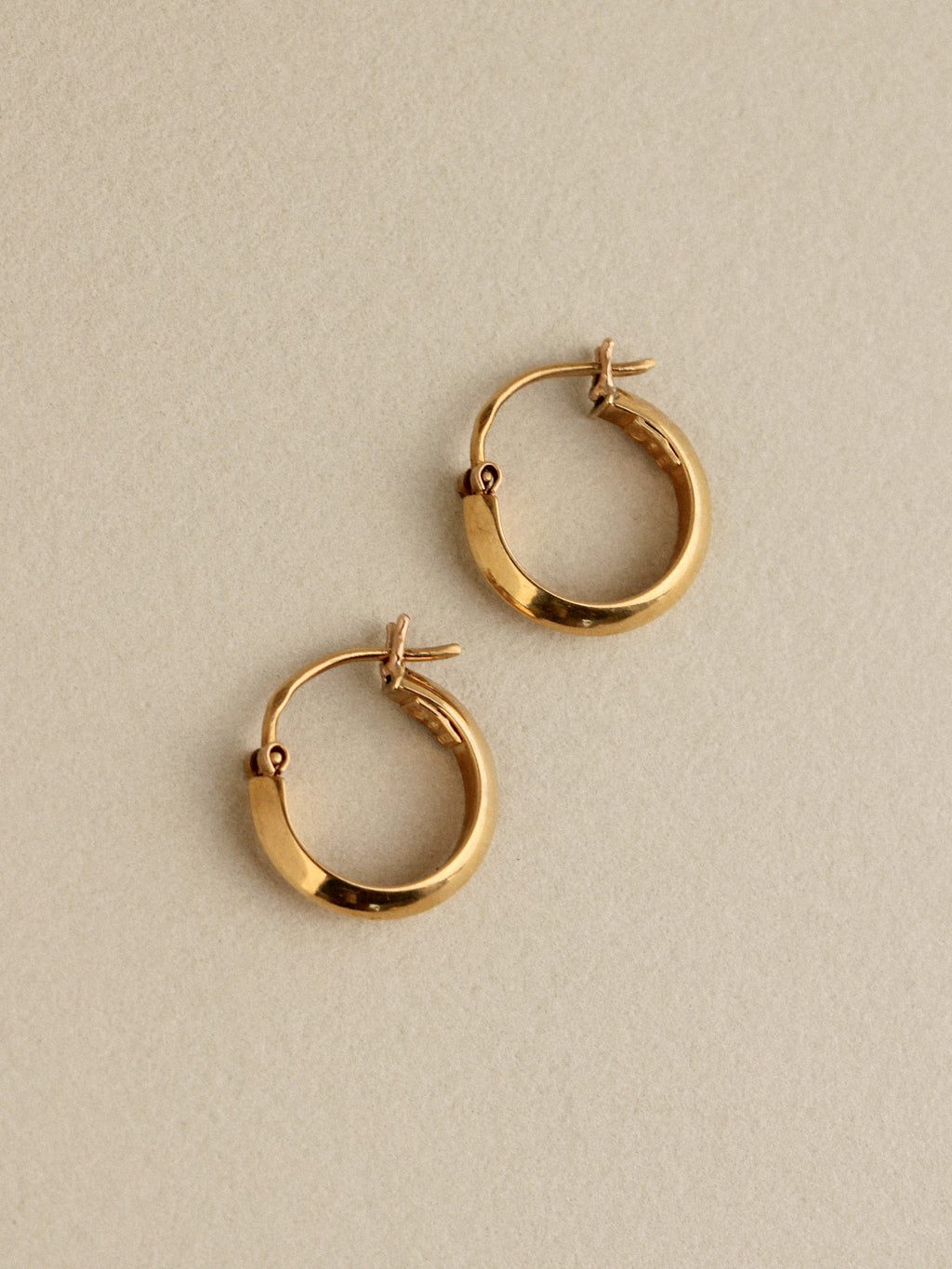 Knife Edge Hoops