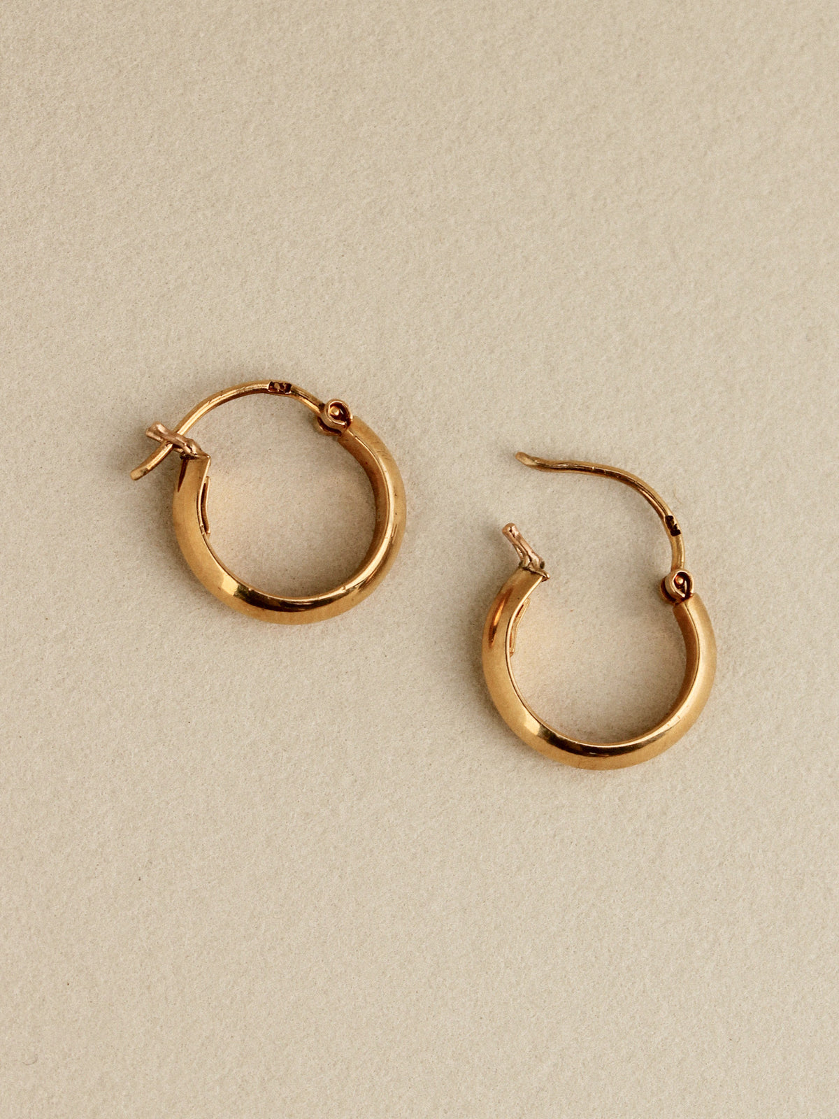Knife Edge Hoops