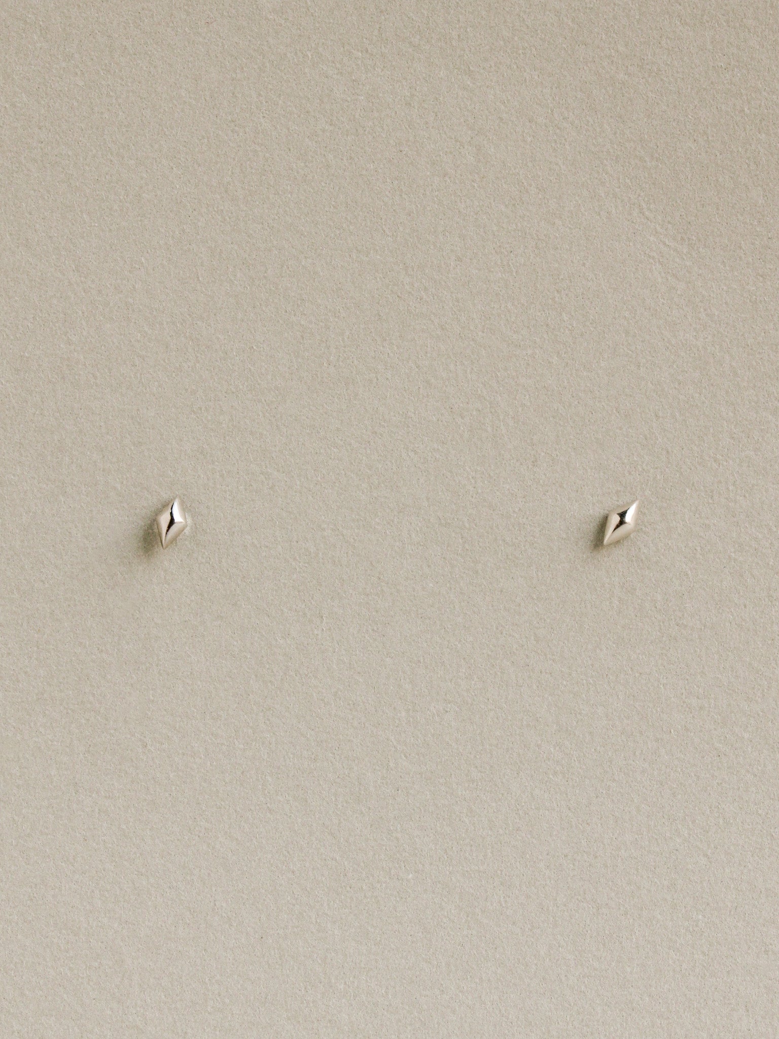 Carreau Studs