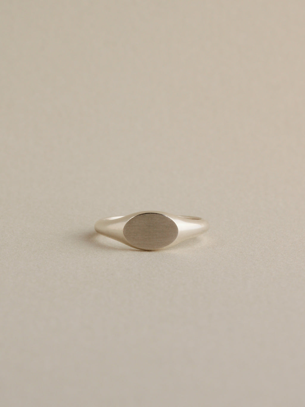 E/W Signet