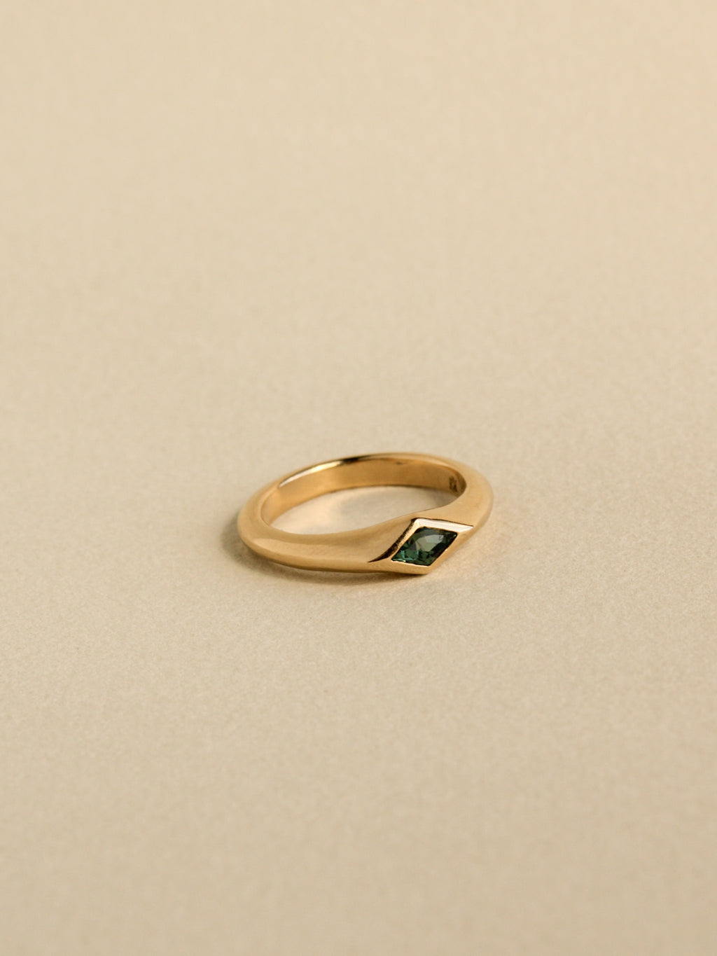 Sculpted Knife's Edge Solitaire