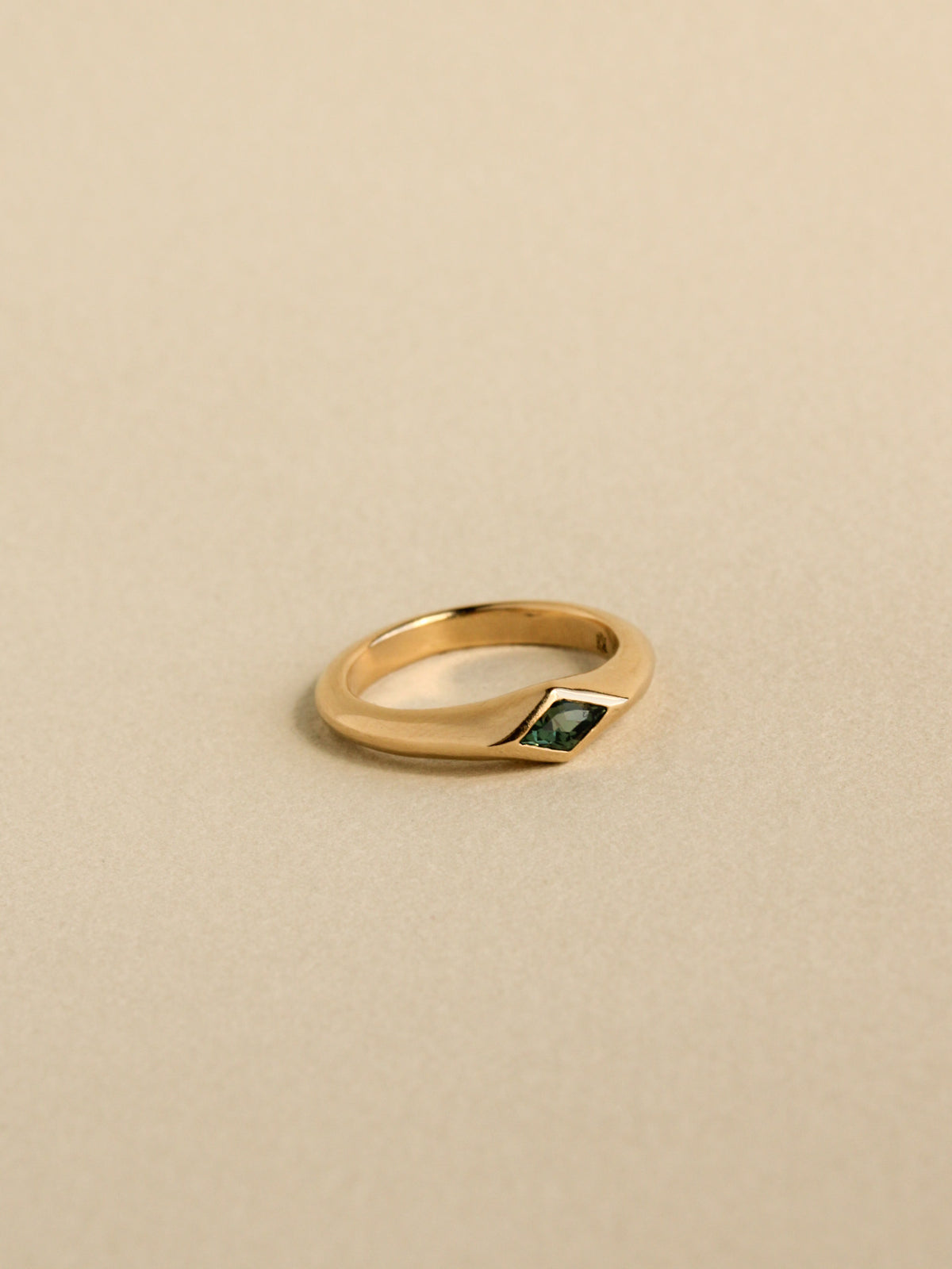 Sculpted Knife's Edge Solitaire