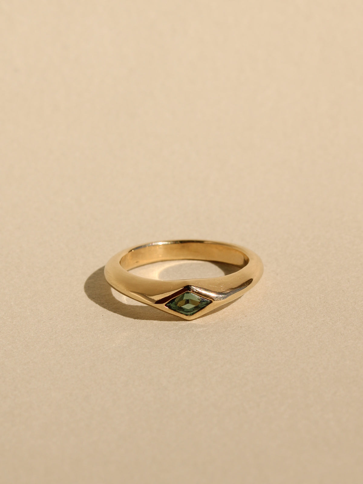 Sculpted Knife's Edge Solitaire
