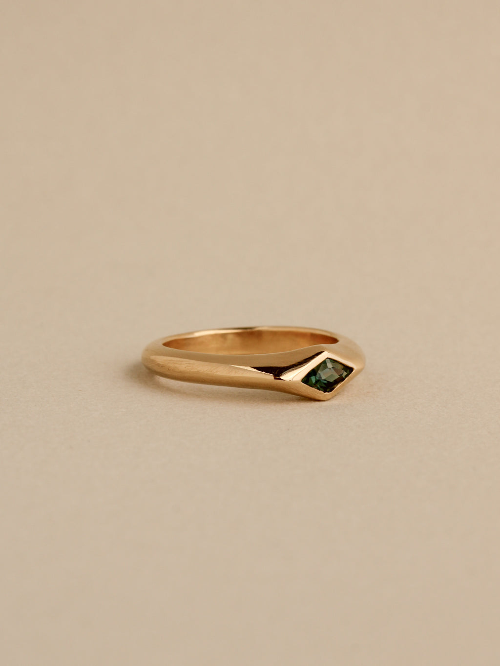 Sculpted Knife's Edge Solitaire