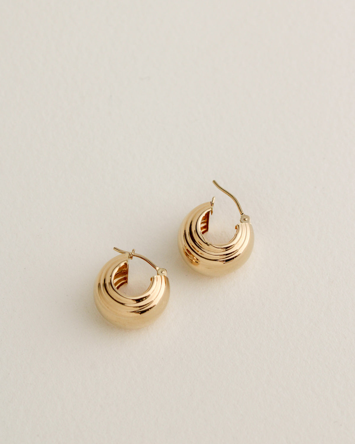 14k Fluted Clicker Hoops