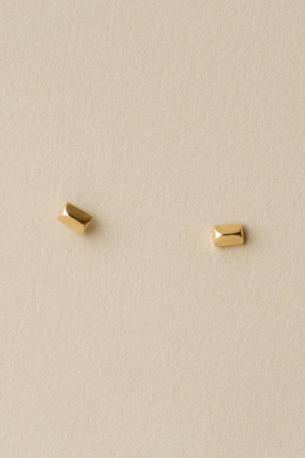 Giza Studs