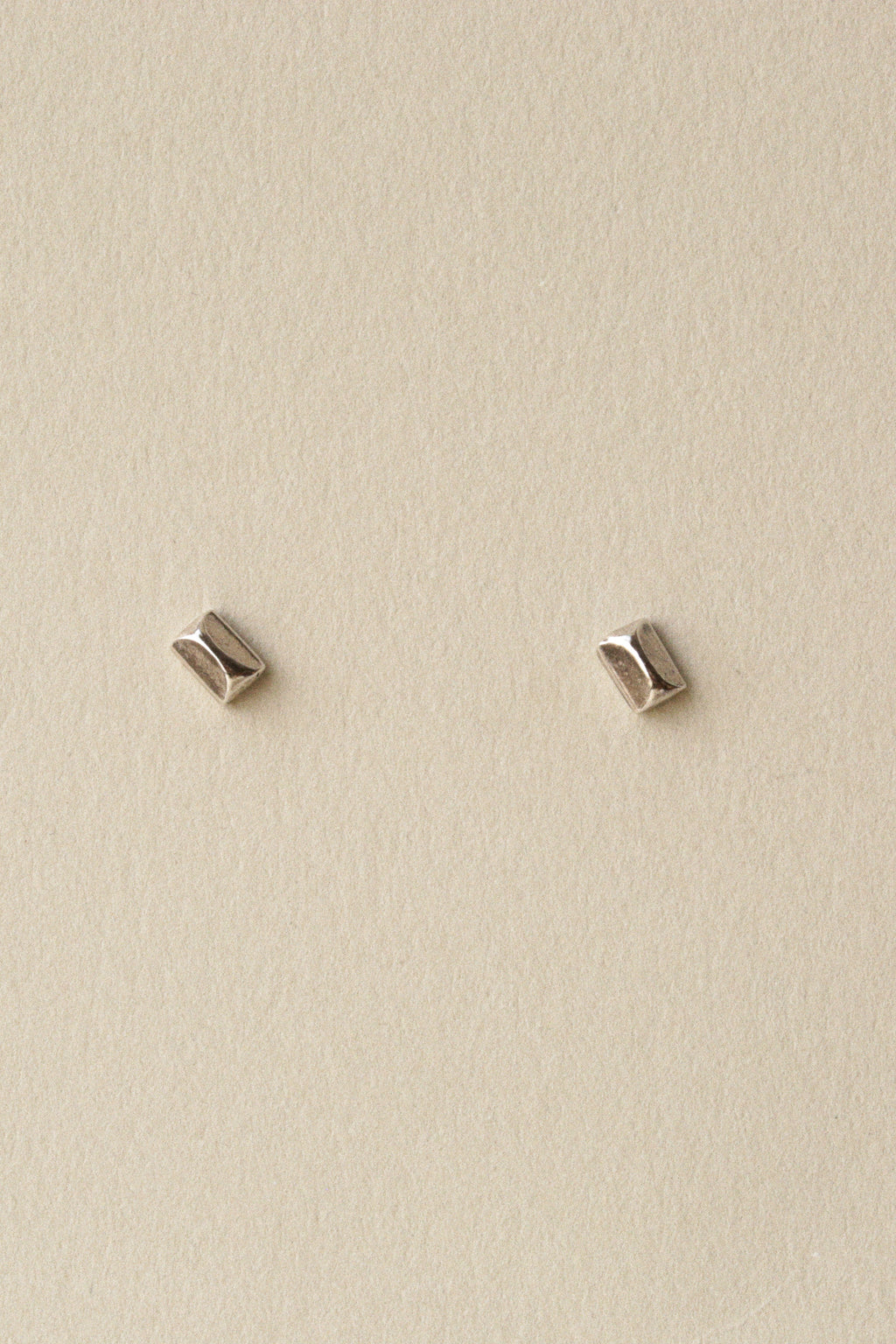 Giza Studs