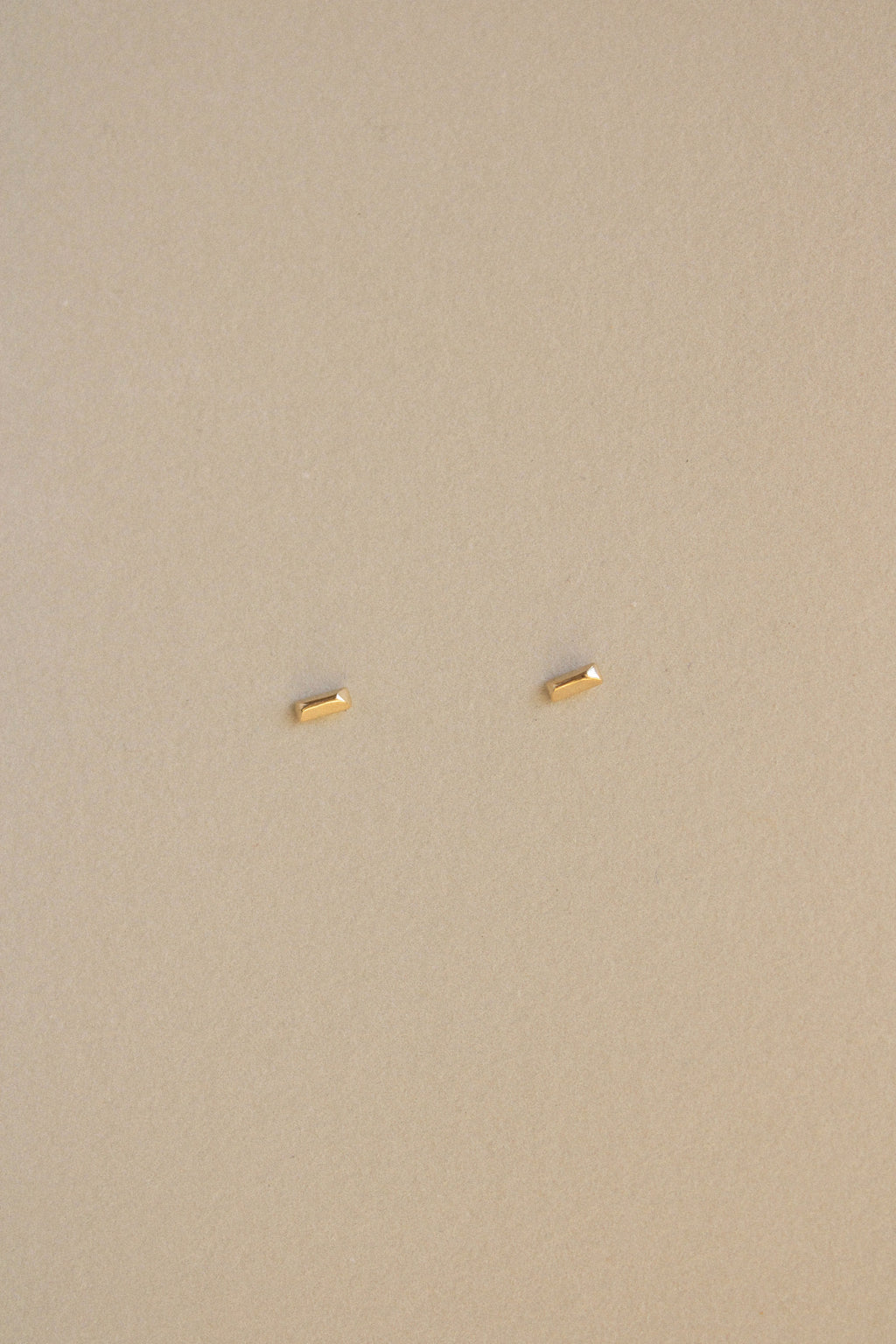 Giza Studs