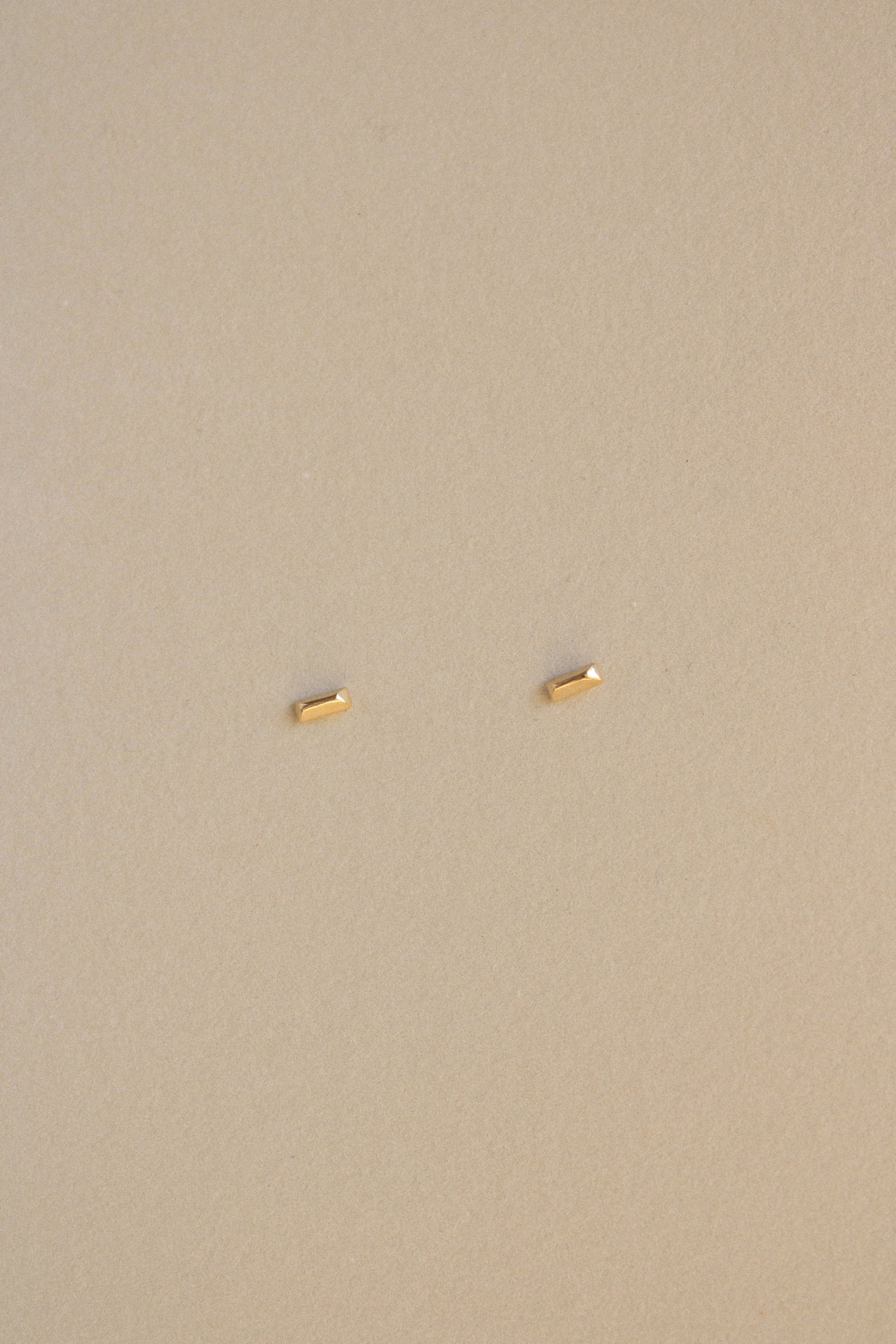 Giza Studs