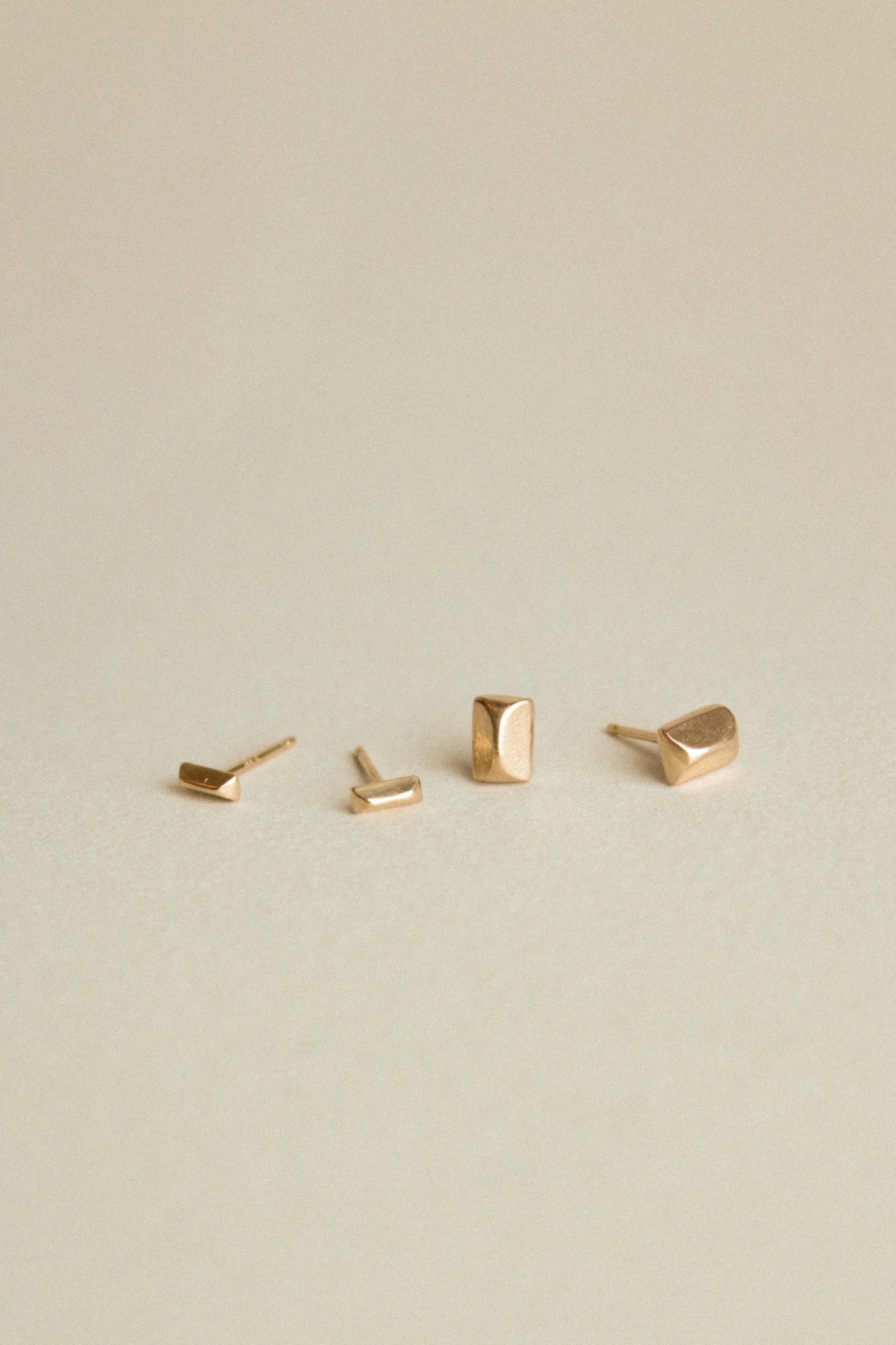 Giza Studs