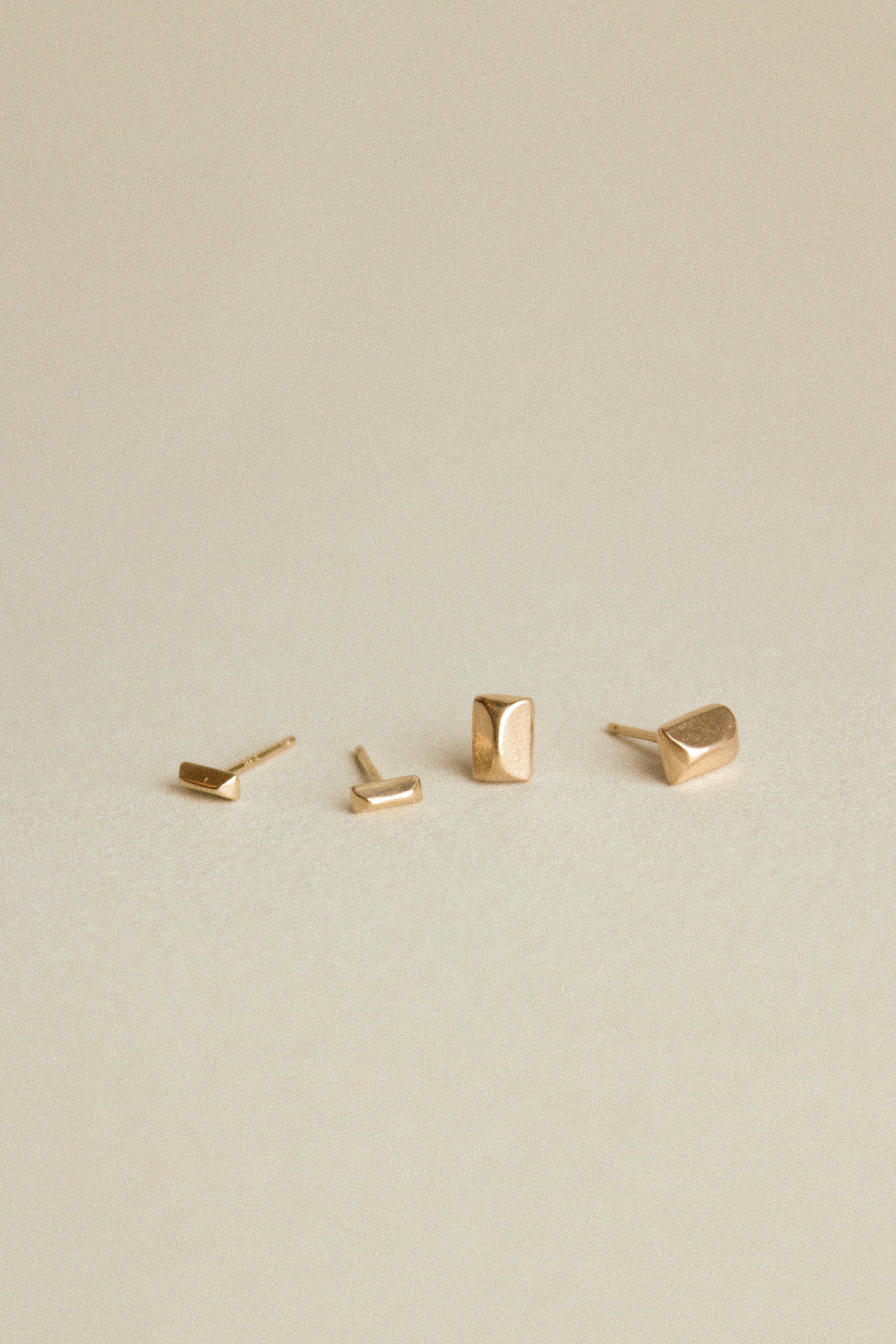 Giza Studs