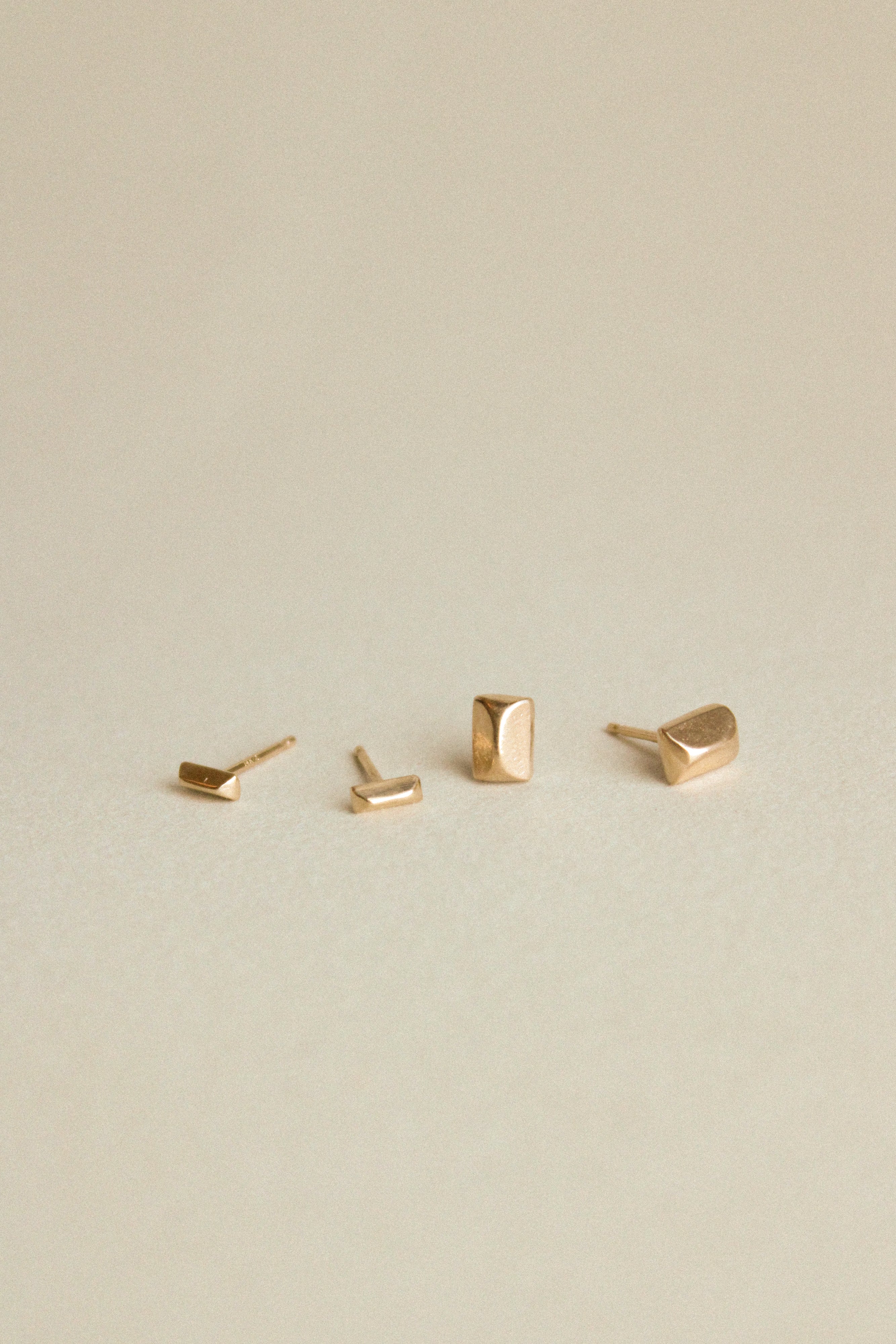 Giza Studs