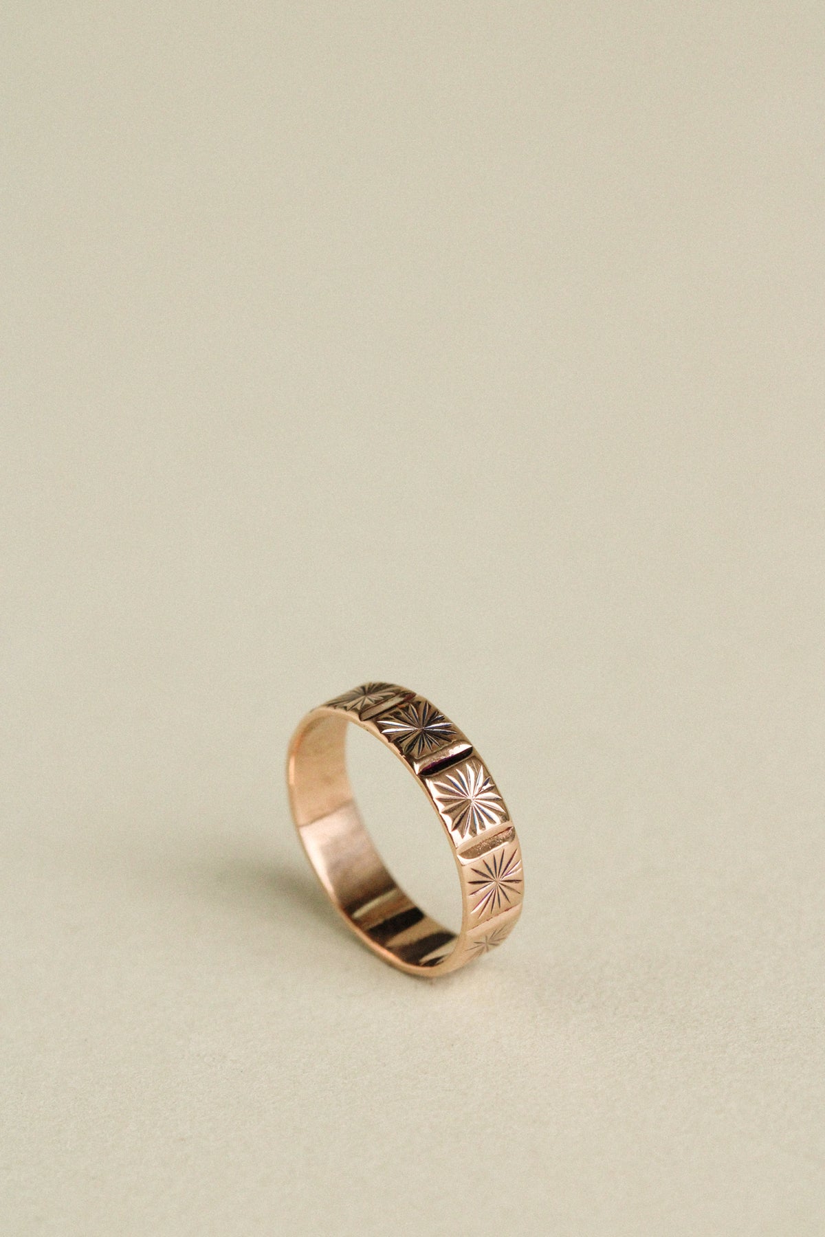 18k Starburst Ring