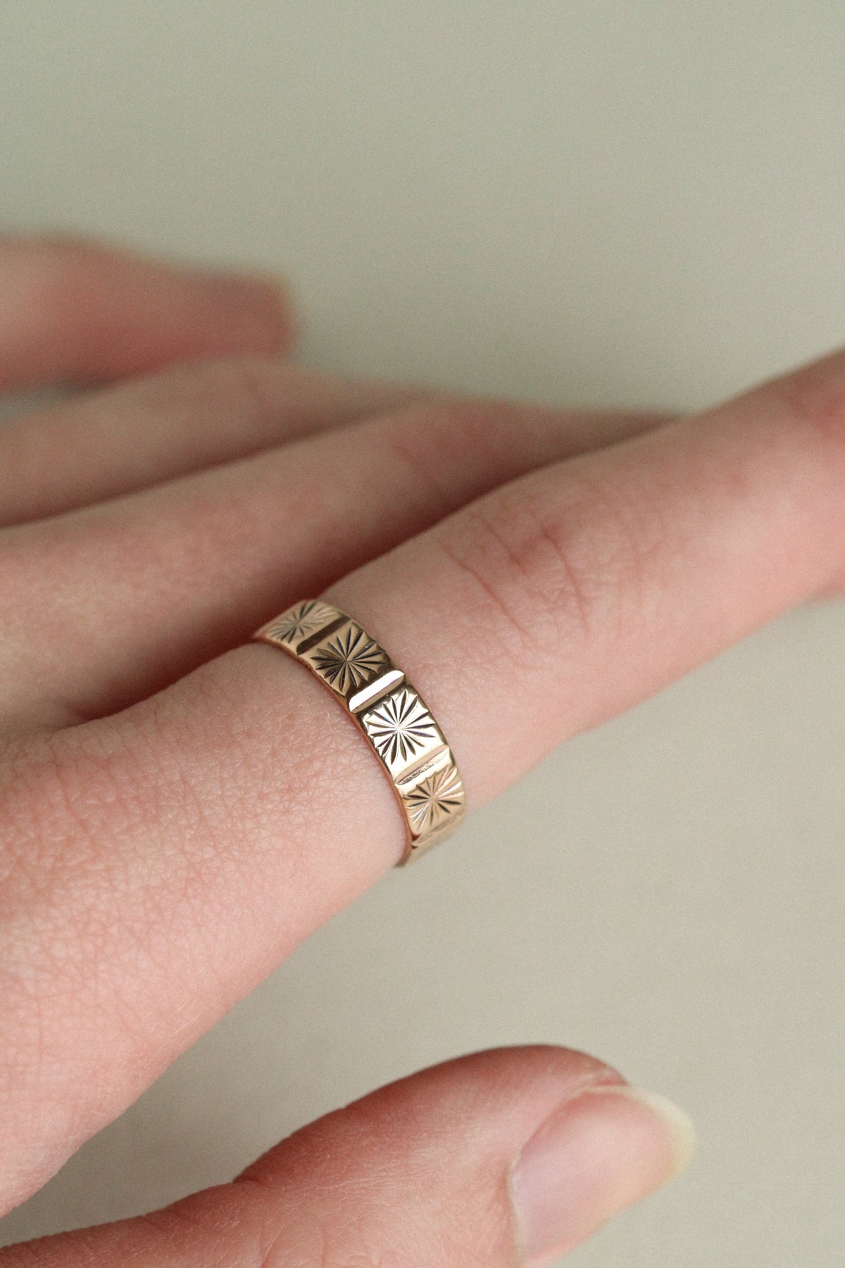 18k Starburst Ring