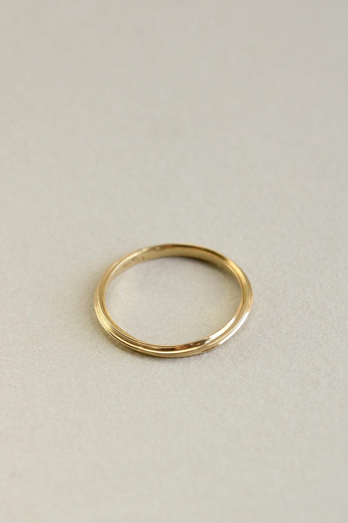 18k Fluted Twist Ring