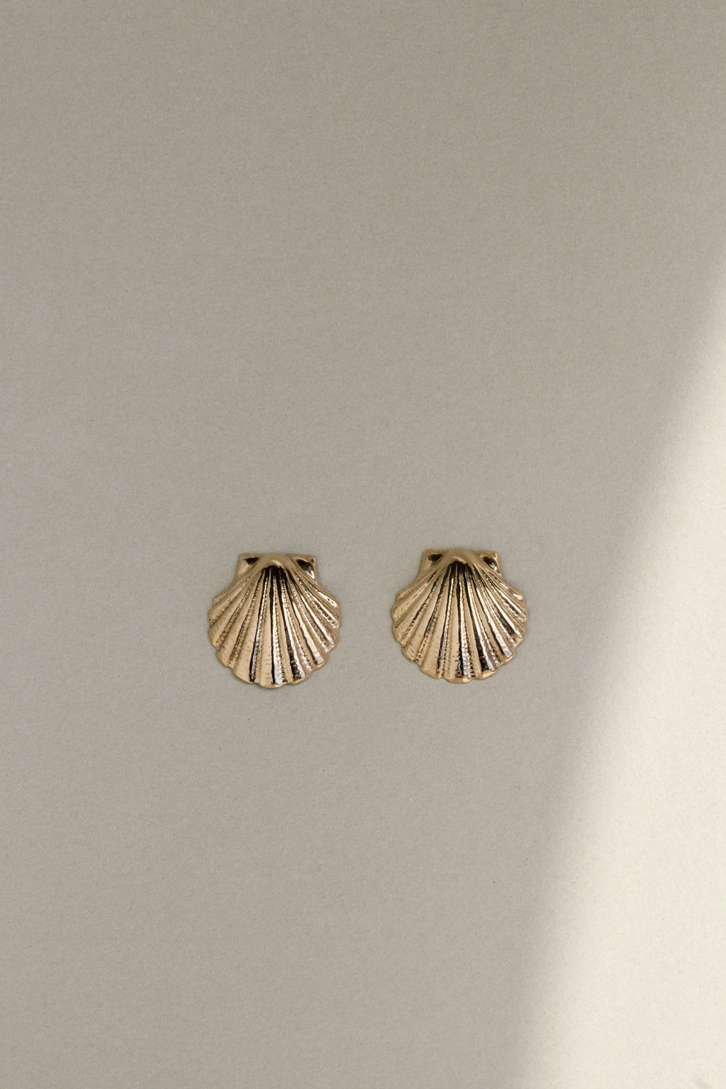 14k Scallop Studs