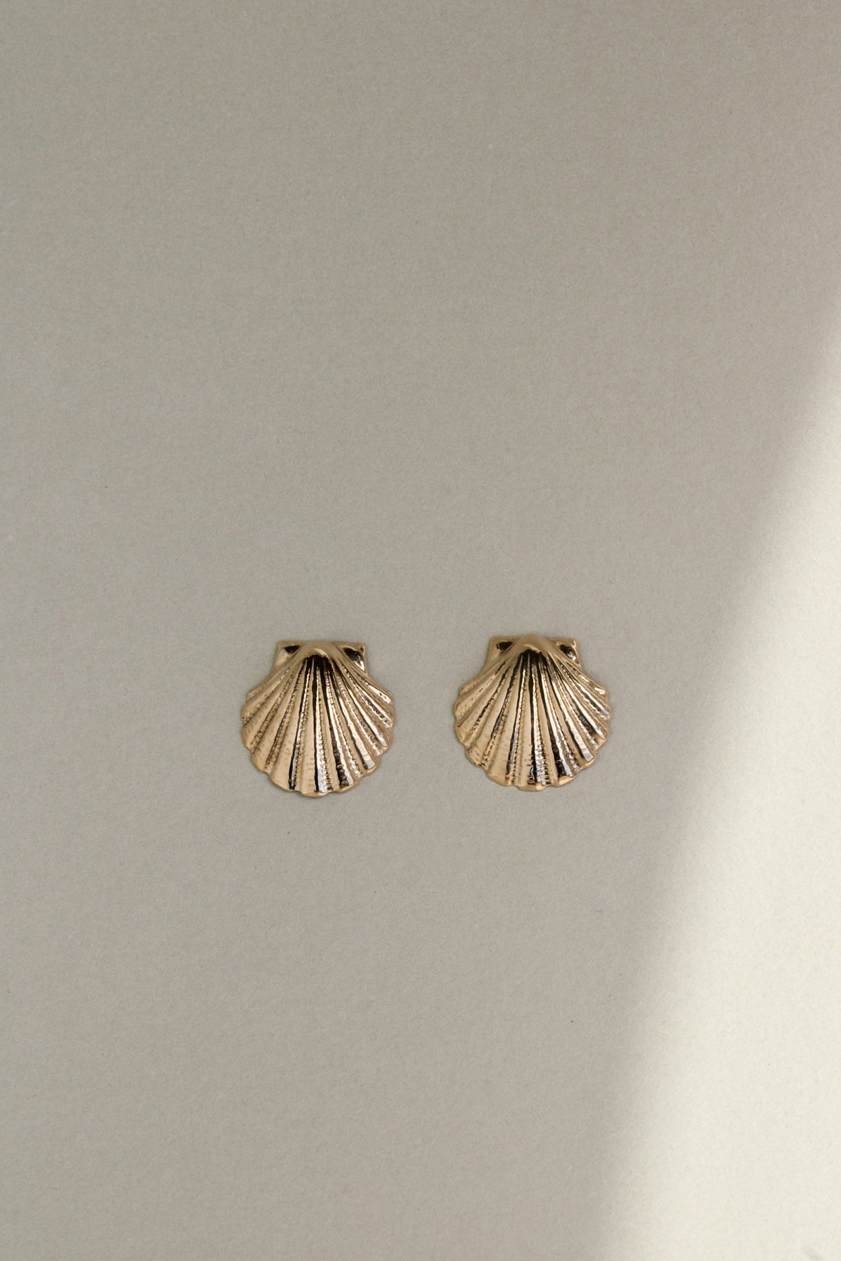 14k Scallop Studs
