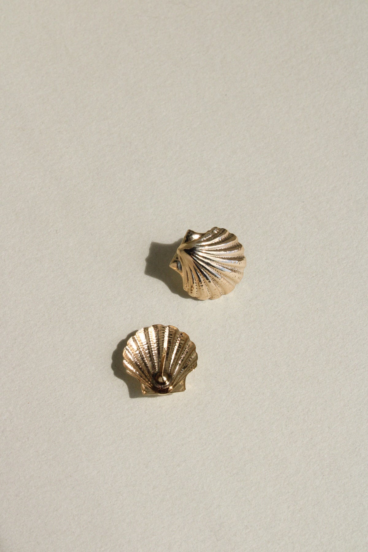 14k Scallop Studs