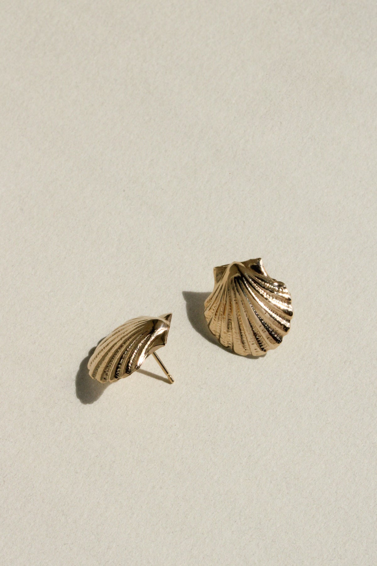 14k Scallop Studs