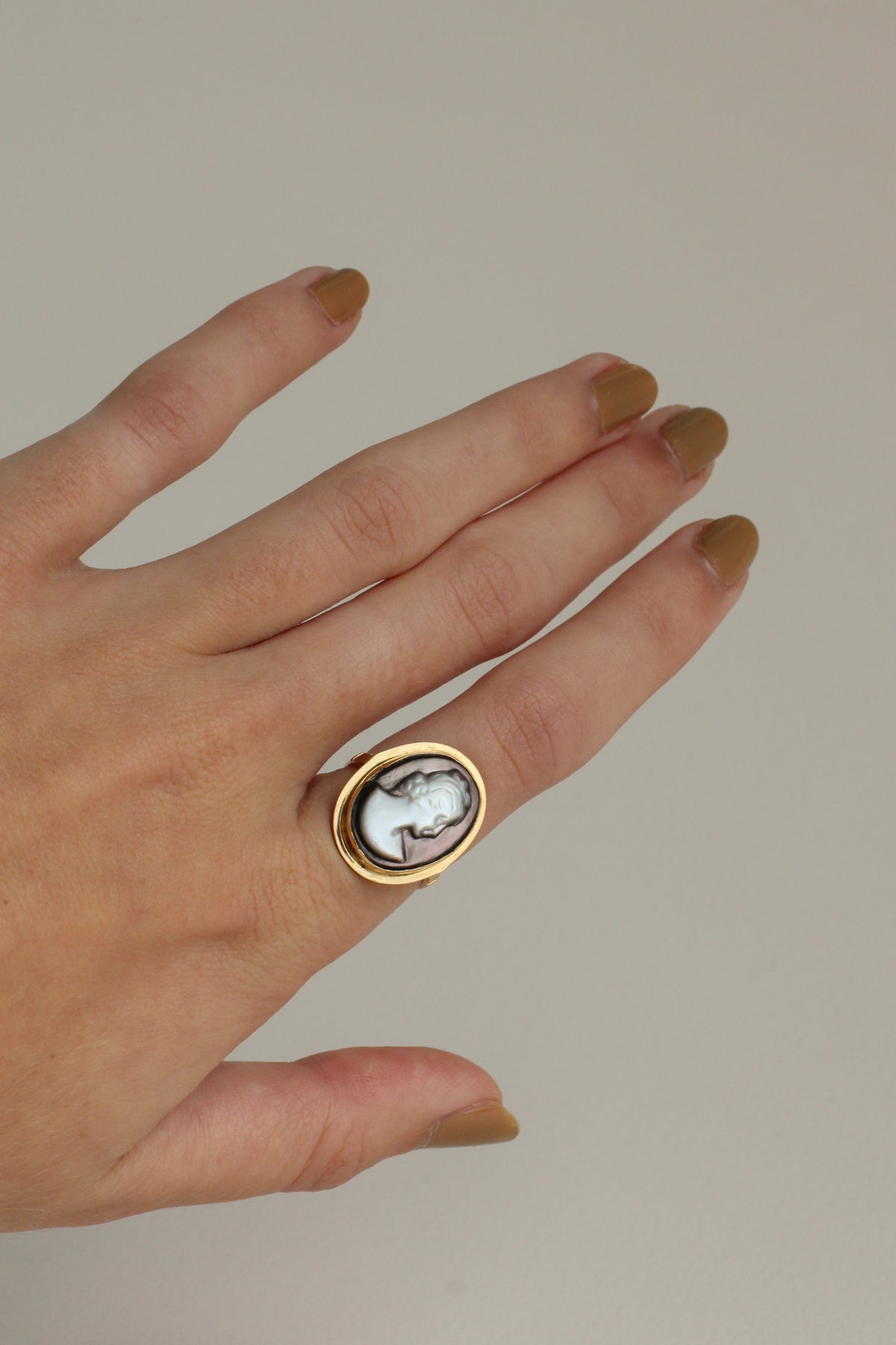 14k Mother of Pearl Cameo Ring