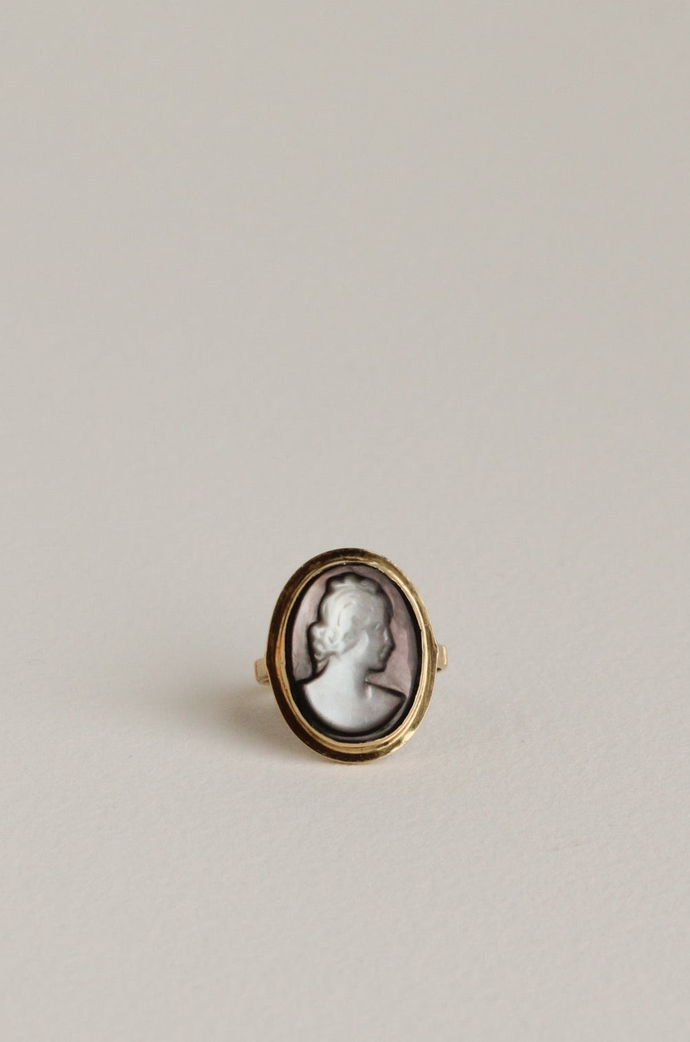 14k Mother of Pearl Cameo Ring
