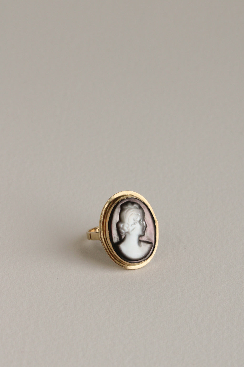 14k Mother of Pearl Cameo Ring