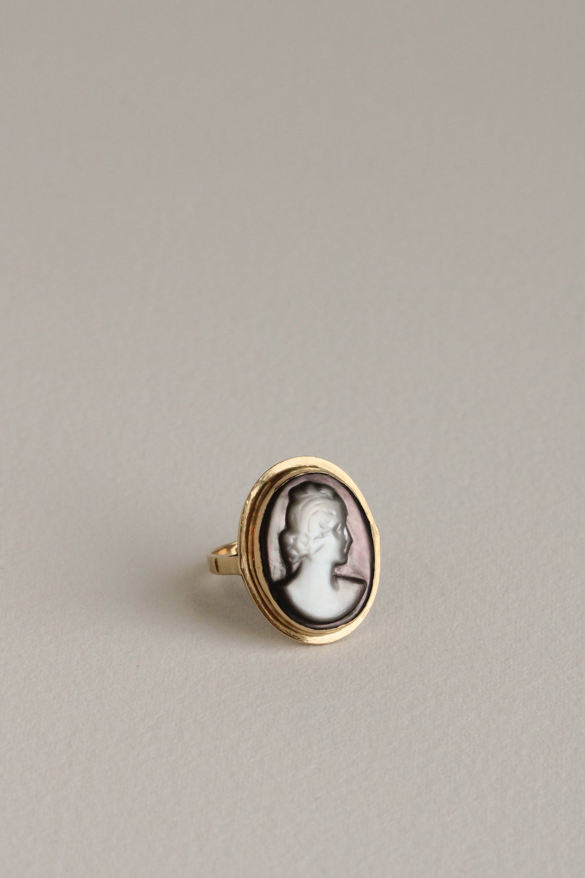 14k Mother of Pearl Cameo Ring