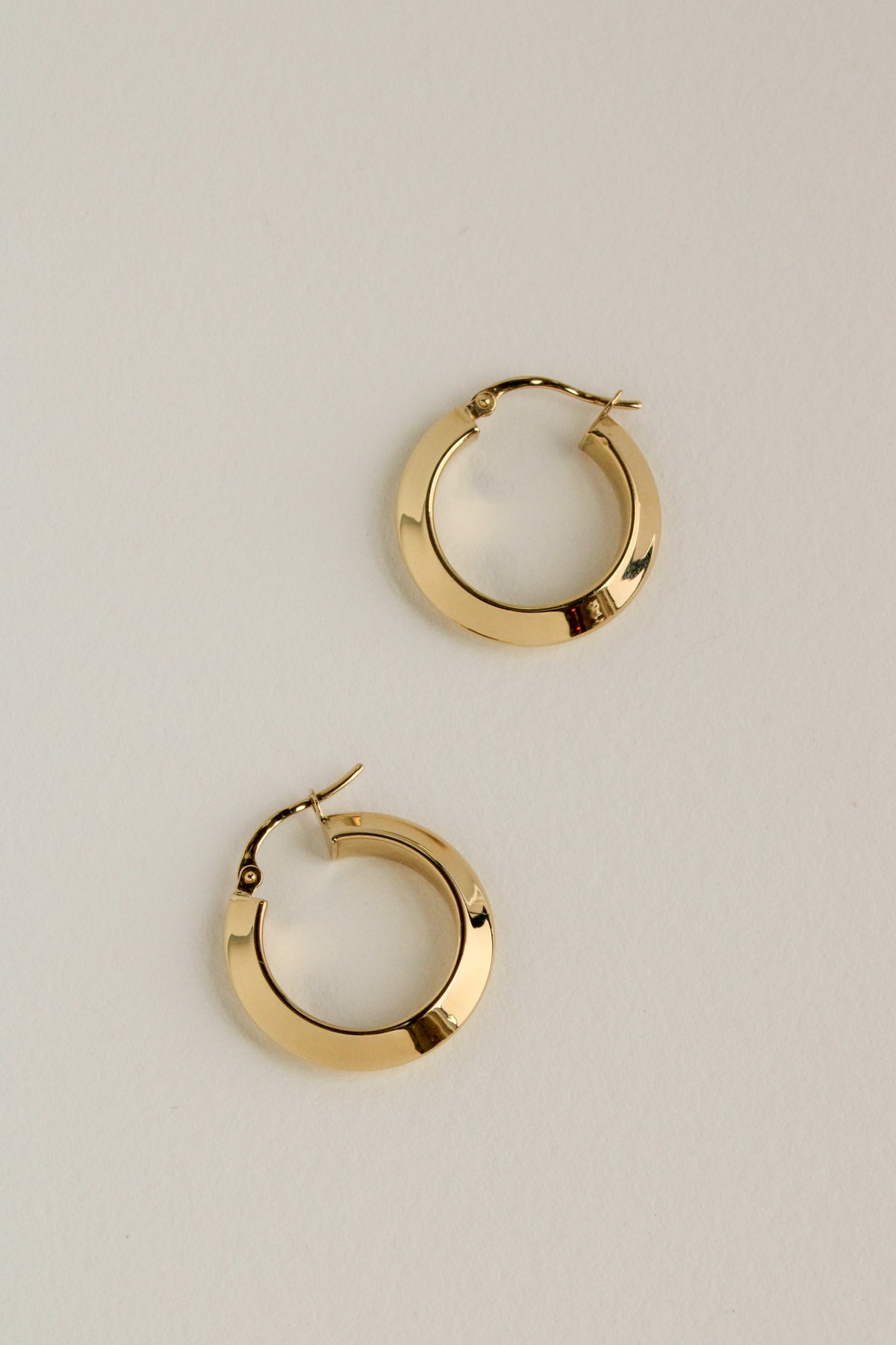 18k Knife Edge Clicker Hoops