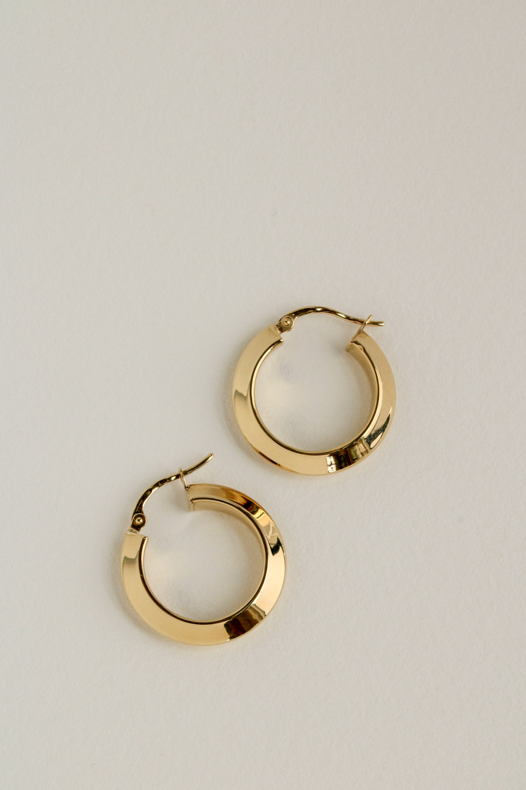 18k Knife Edge Clicker Hoops