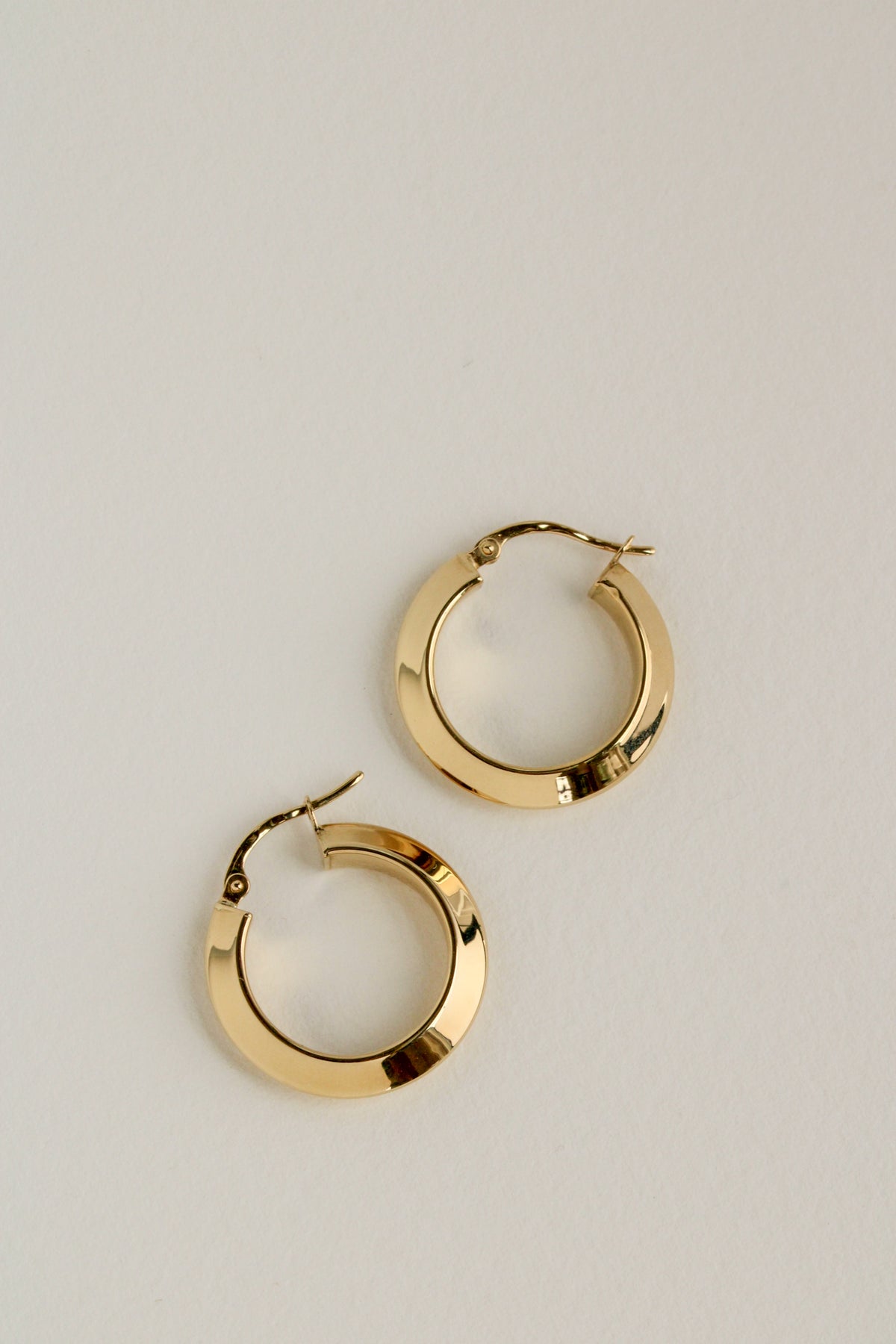 18k Knife Edge Clicker Hoops