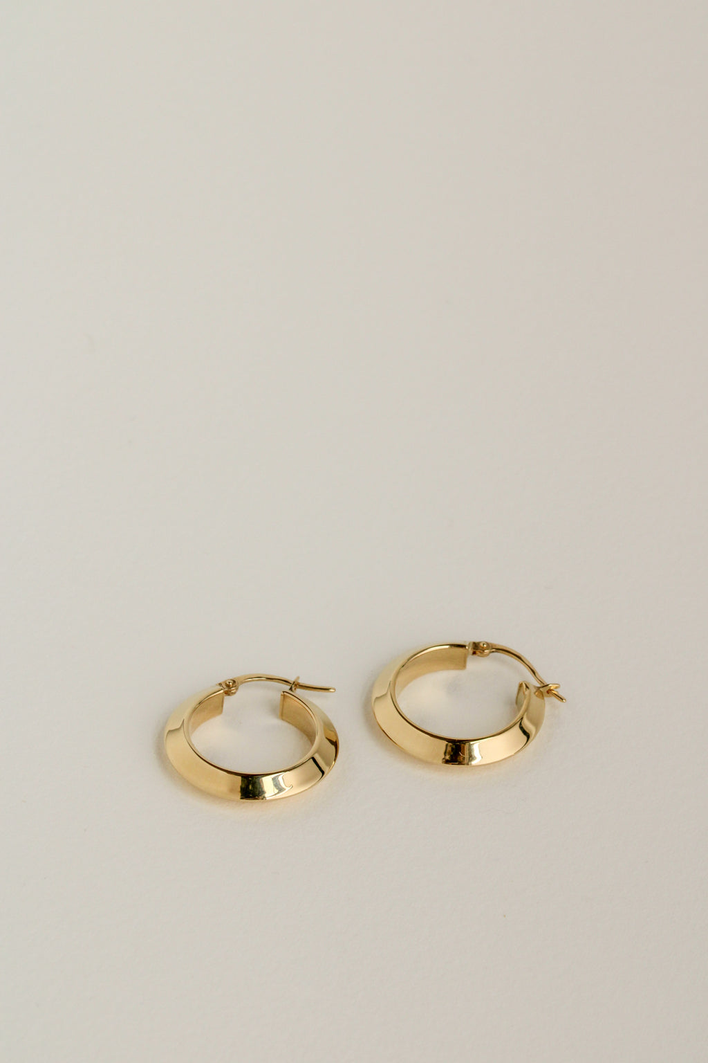 18k Knife Edge Clicker Hoops