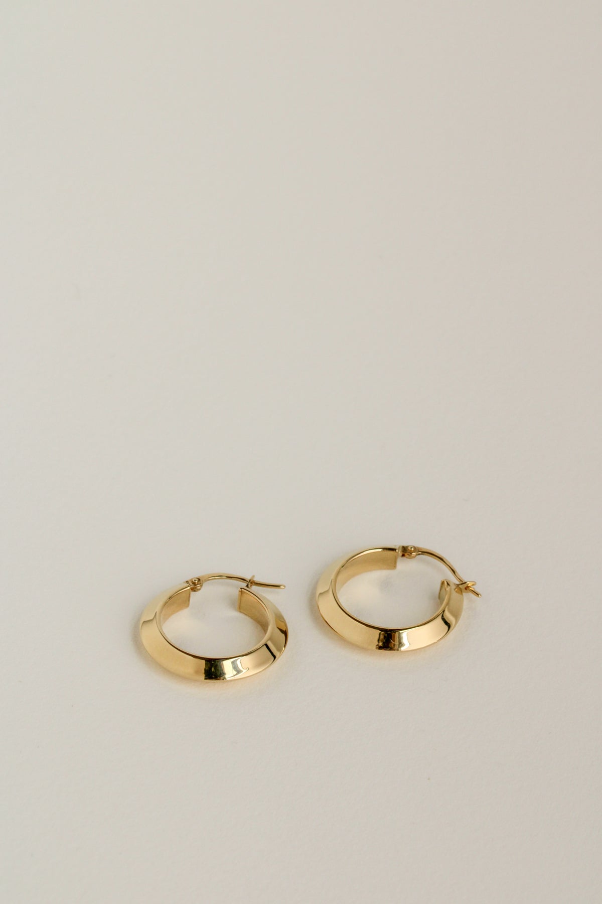 18k Knife Edge Clicker Hoops
