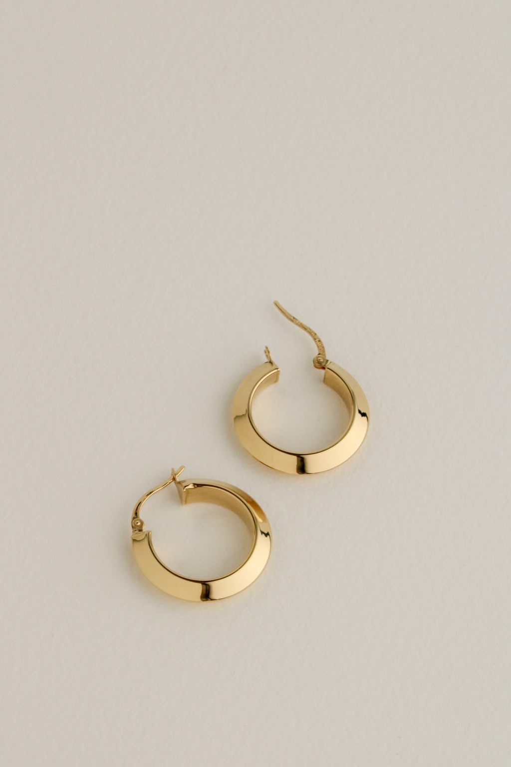 18k Knife Edge Clicker Hoops