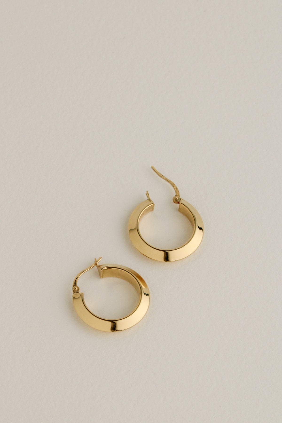 18k Knife Edge Clicker Hoops