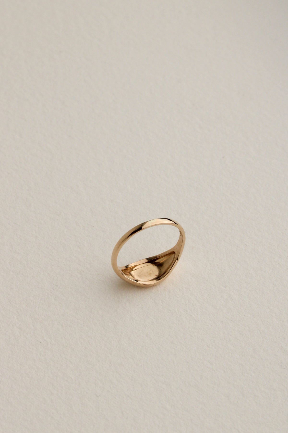 10k Oval Pinky Signet