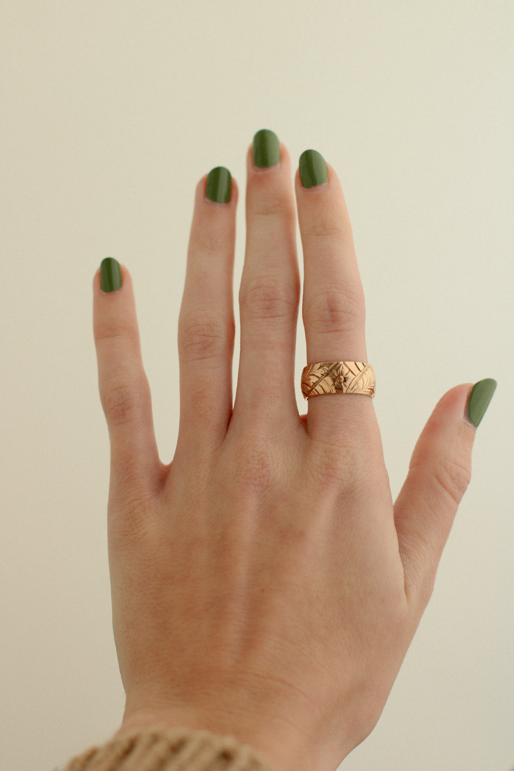 14k Wide Floral Band