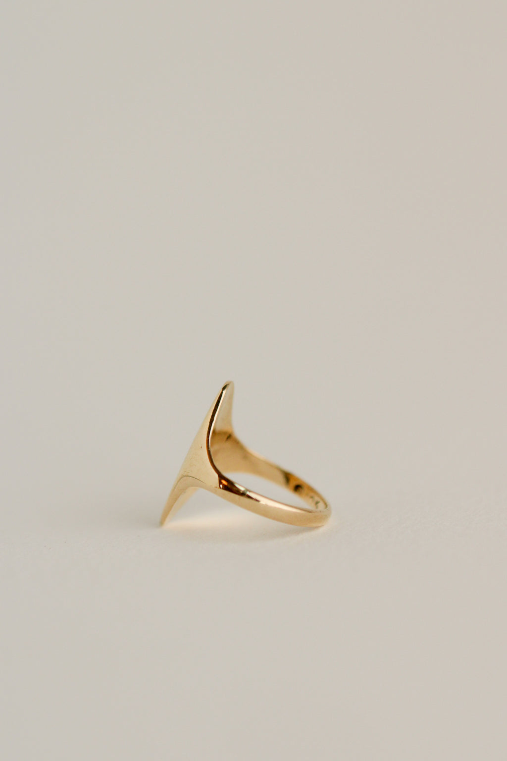 10k Elongated Pinky Signet