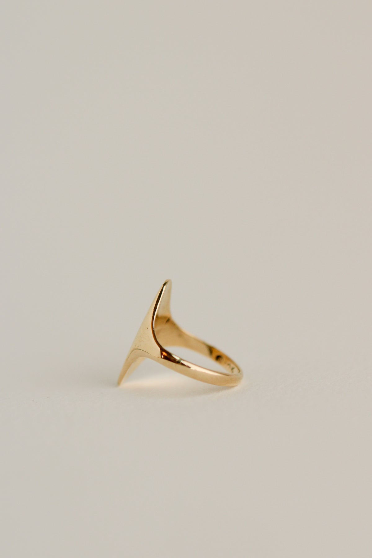10k Elongated Pinky Signet